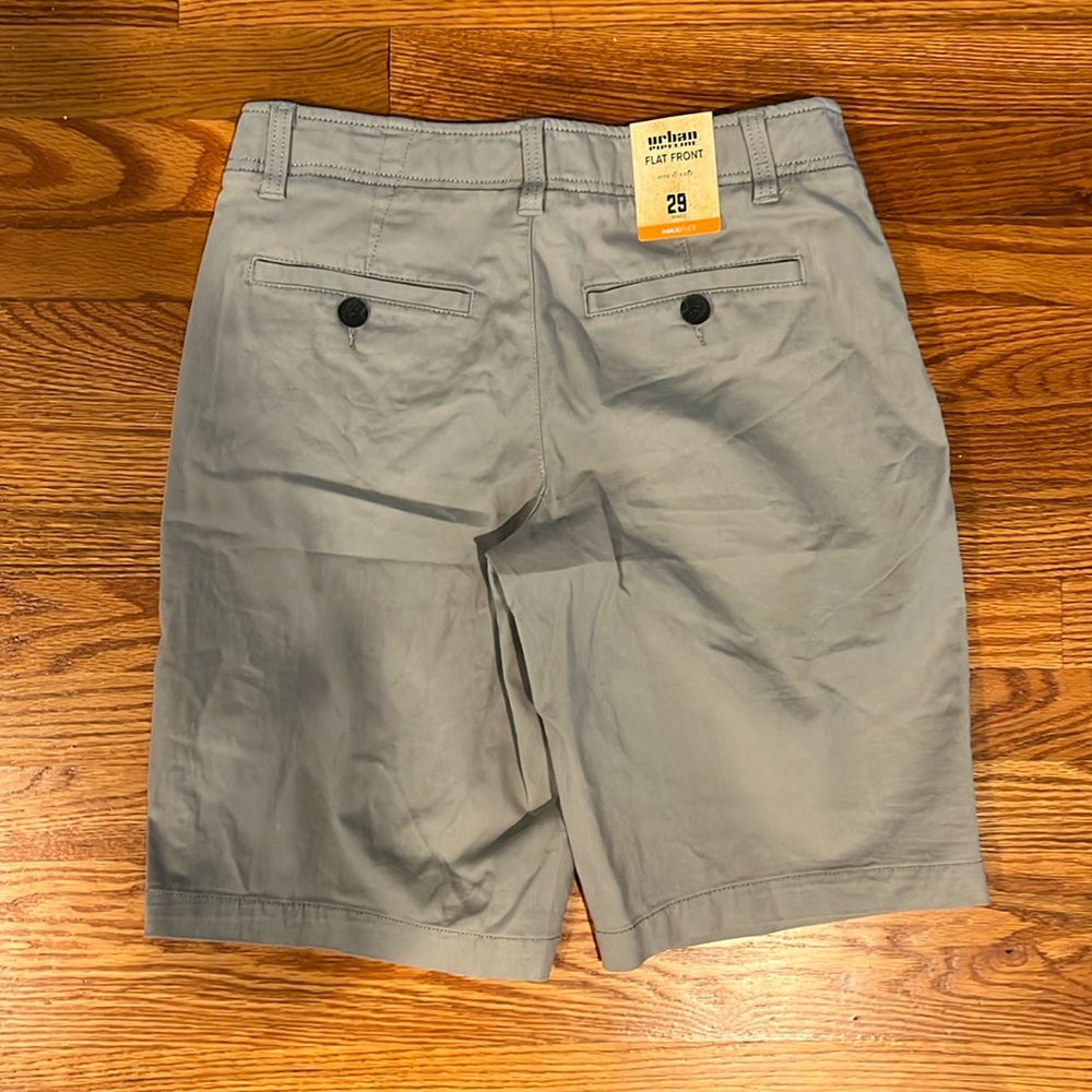 Men’s flat front shorts size 29.
